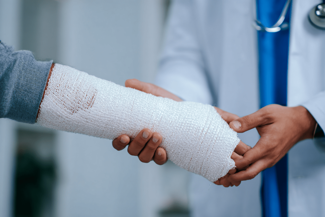 Average Settlement For Broken Bone In a Car Accident In California - Gimblin